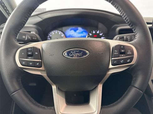 Used 2023 Ford Explorer XLT AWD/4WD image 16