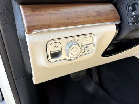 Used 2024 Mercedes-Benz GLE 450 4MATIC image 14