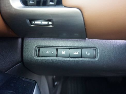 Used 2023 Nissan Pathfinder Platinum FWD image 5