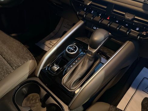 Used 2024 Chevrolet Colorado ZR2 w/ Technology Package image 24