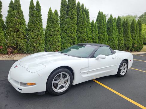 Used 2000 Chevrolet Corvette Convertible w/ Performance Handling Pkg image 1
