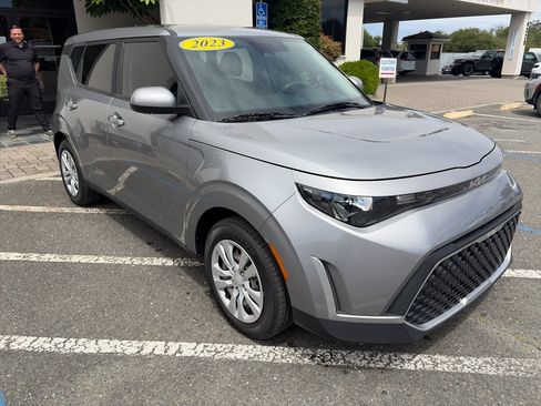 Used 2023 Kia Soul LX FWD image 28