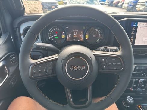 Used 2024 Jeep Wrangler Unlimited w/ Convenience Group image 16