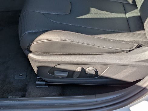 New 2026 Hyundai Elantra Limited FWD image 18