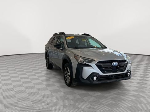 Used 2023 Subaru Outback Premium image 2