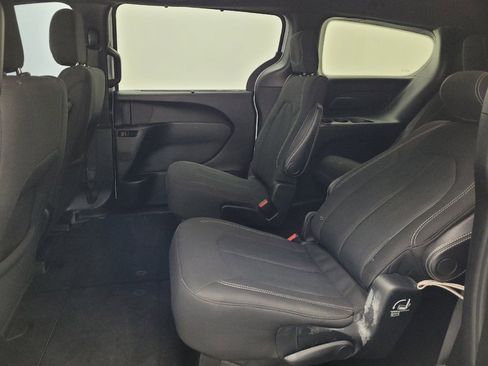 Used 2018 Chrysler Pacifica Touring Plus w/ S Appearance Package image 18