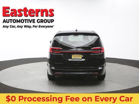 Used 2023 Chrysler Pacifica Touring-L FWD image 39
