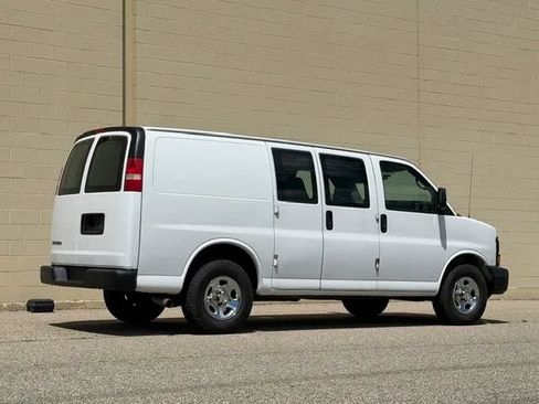 Used 2007 Chevrolet Express 1500 RWD image 17