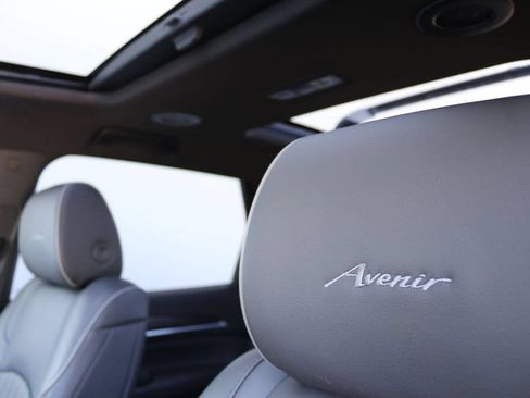 Used 2023 Buick Enclave Avenir w/ Avenir Technology Package AWD/4WD image 16