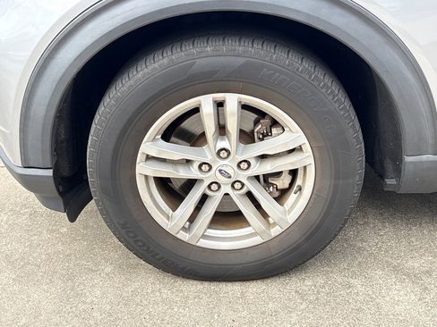 Used 2022 Ford Explorer XLT image 11