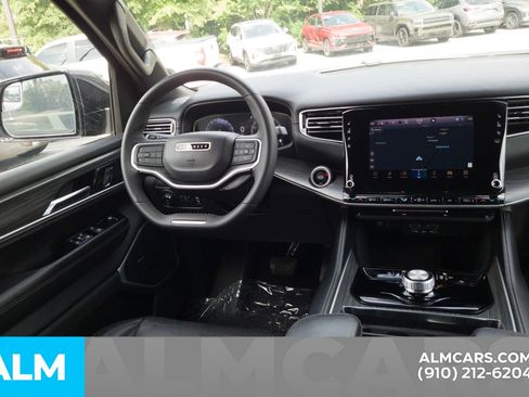 Used 2023 Jeep Wagoneer L Series II image 22