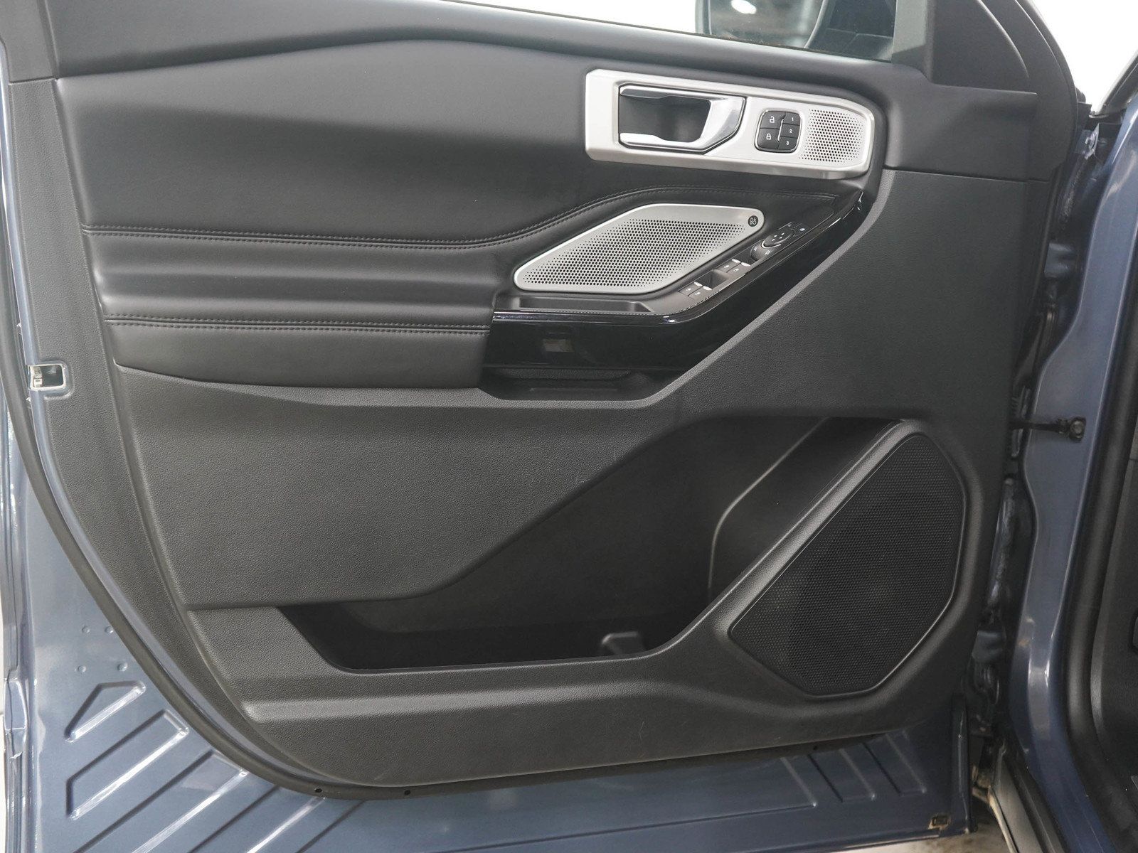 Used 2021 Ford Explorer Platinum w/ Equipment Group 601A AWD/4WD image 19