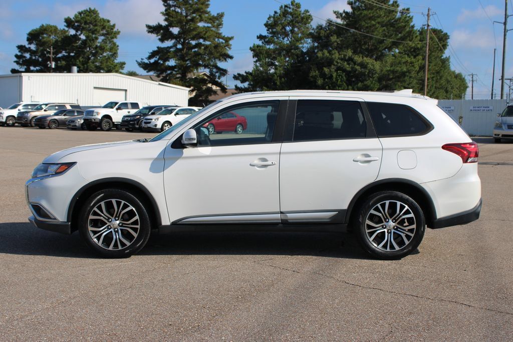 Used 2018 Mitsubishi Outlander SE FWD image 3