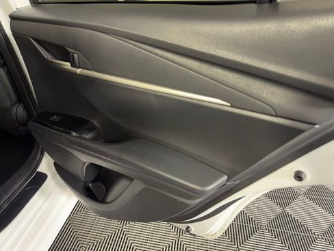 Used 2025 Toyota Camry SE image 27