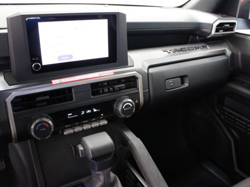 Certified 2026 Toyota Tacoma SR5 AWD/4WD image 15