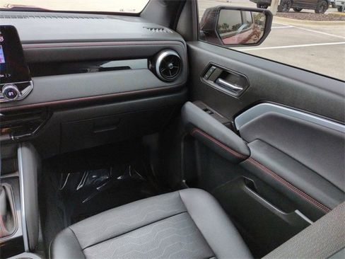 Used 2023 Chevrolet Colorado Z71 w/ Z71 Convenience Package 2 image 17