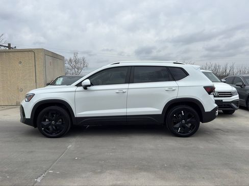 New 2026 Volkswagen Taos SE image 7