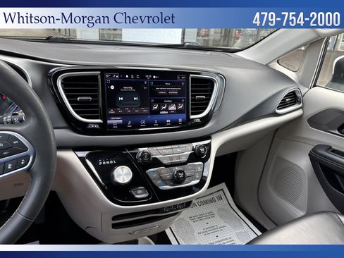 Used 2023 Chrysler Pacifica Touring-L FWD image 21