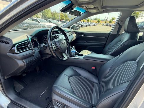 Used 2020 Toyota Camry SE FWD image 9
