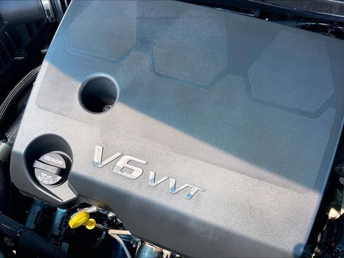 Used 2023 Chevrolet Traverse LT FWD image 30