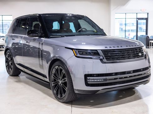 Used 2025 Land Rover Range Rover SE AWD/4WD image 10