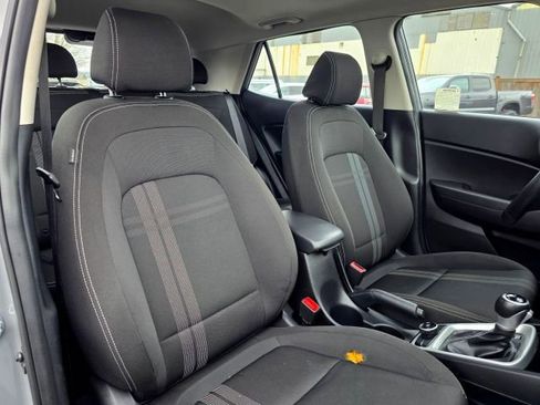 Used 2022 Hyundai Venue SEL image 22