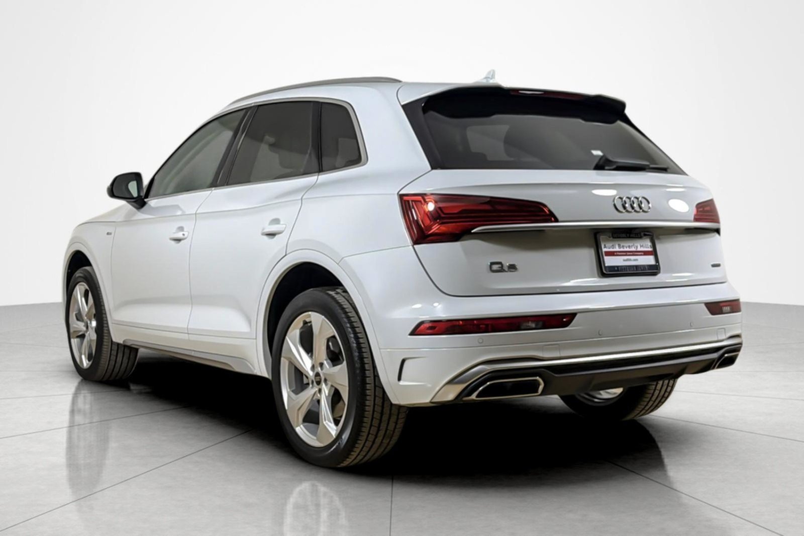 Used 2023 Audi Q5 2.0T Premium Plus w/ Premium Plus Package AWD/4WD image 3