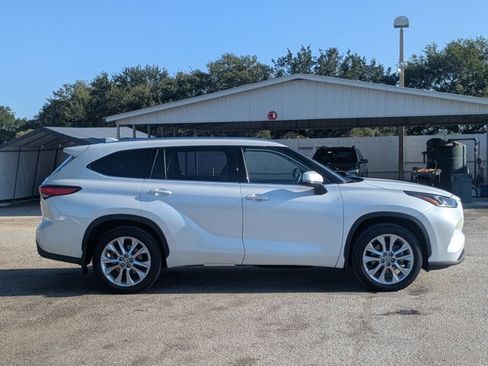 Used 2023 Toyota Highlander Limited AWD/4WD image 4