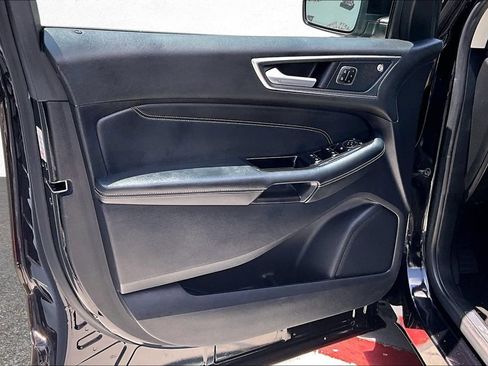 Used 2019 Ford Edge Titanium w/ Equipment Group 301A AWD/4WD image 20