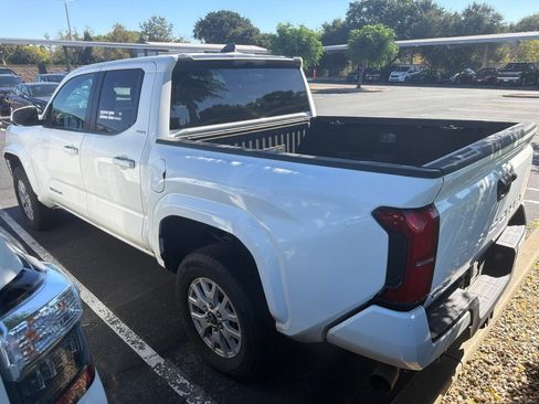 Used 2025 Toyota Tacoma SR5 AWD/4WD image 5