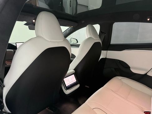 Used 2022 Tesla Model S Plaid image 11