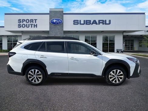 Used 2023 Subaru Outback Premium image 2