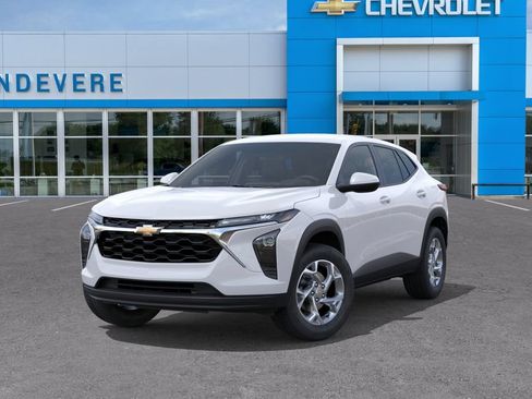 New 2026 Chevrolet Trax LS w/ LS Convenience Package FWD image 6