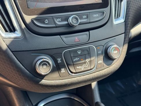 Used 2018 Chevrolet Malibu LT image 33