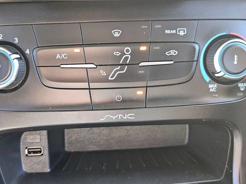 Used 2017 Ford Focus SE FWD image 35
