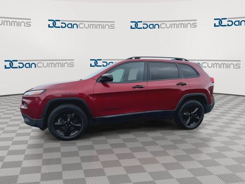Used 2017 Jeep Cherokee Sport w/ Cold Weather Group AWD/4WD image 5
