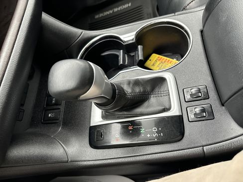 Used 2017 Toyota Highlander XLE image 25