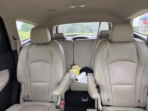 Used 2019 Buick Enclave Essence FWD image 16