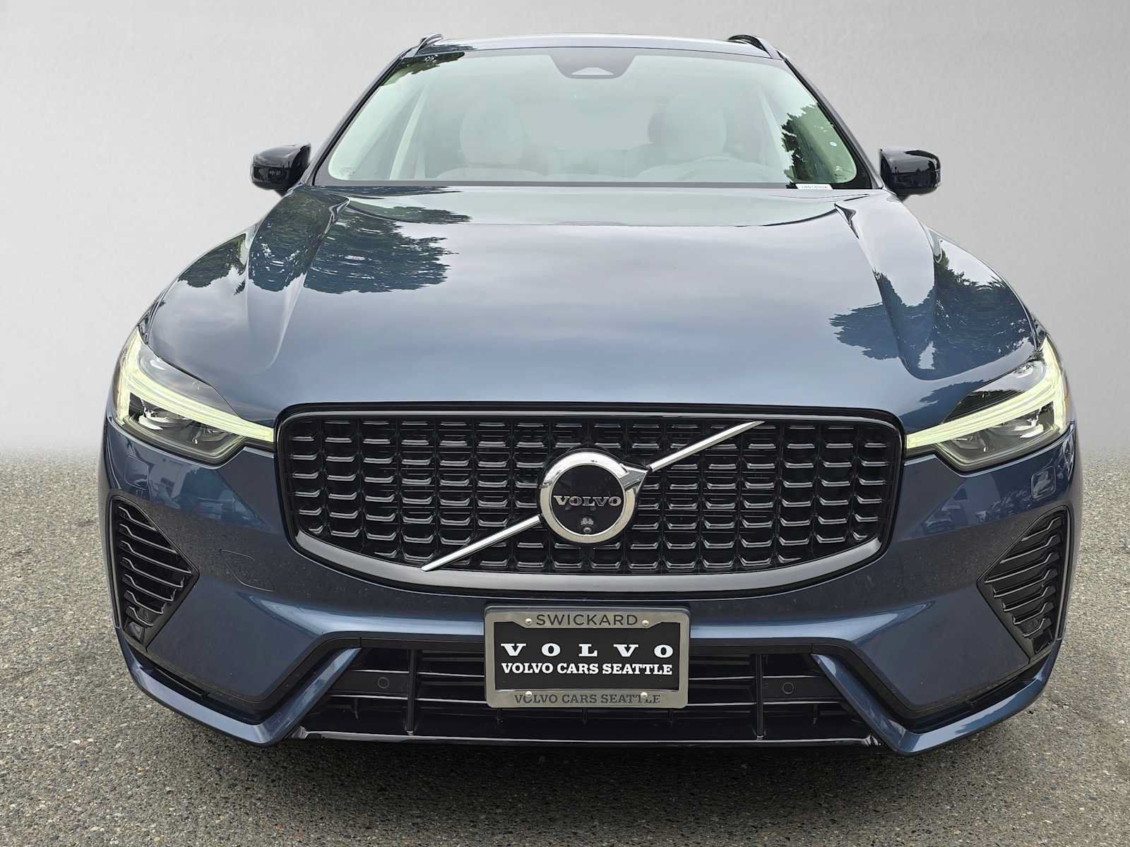 Certified 2024 Volvo XC60 T8 Plus w/ Protection Package Premier AWD/4WD image 8
