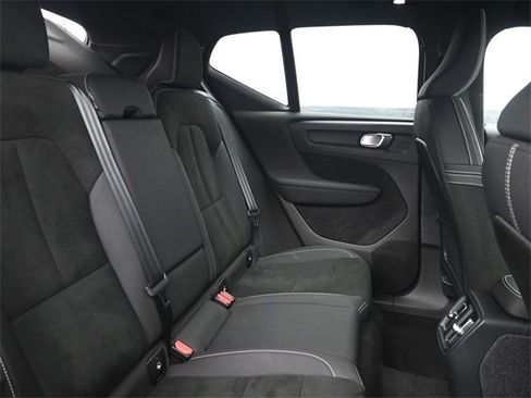 Used 2023 Volvo XC40 Recharge Ultimate image 31