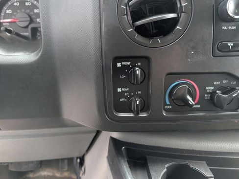 Used 2009 Ford E-350 and Econoline 350 XLT image 4