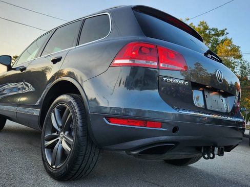 Used 2012 Volkswagen Touareg Executive image 12