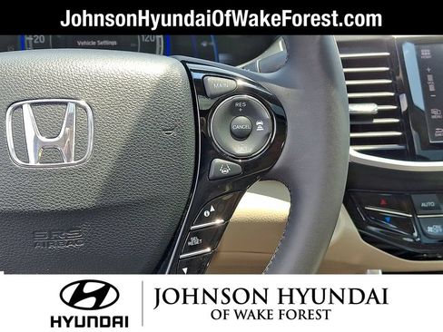 Used 2017 Honda Accord Touring image 18