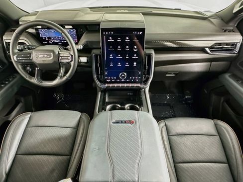 Used 2025 GMC Yukon XL AT4 AWD/4WD image 14