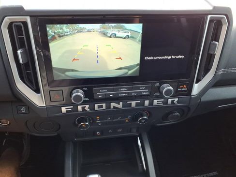 Used 2025 Nissan Frontier SV RWD image 15