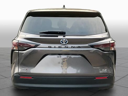 Certified 2023 Toyota Sienna XLE AWD/4WD image 5
