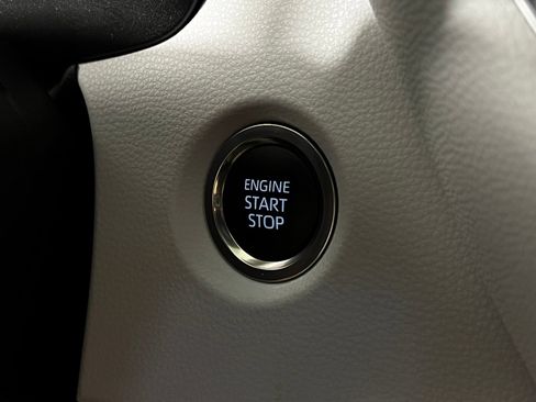 Used 2026 Toyota Corolla SE w/ SE Package FWD image 19