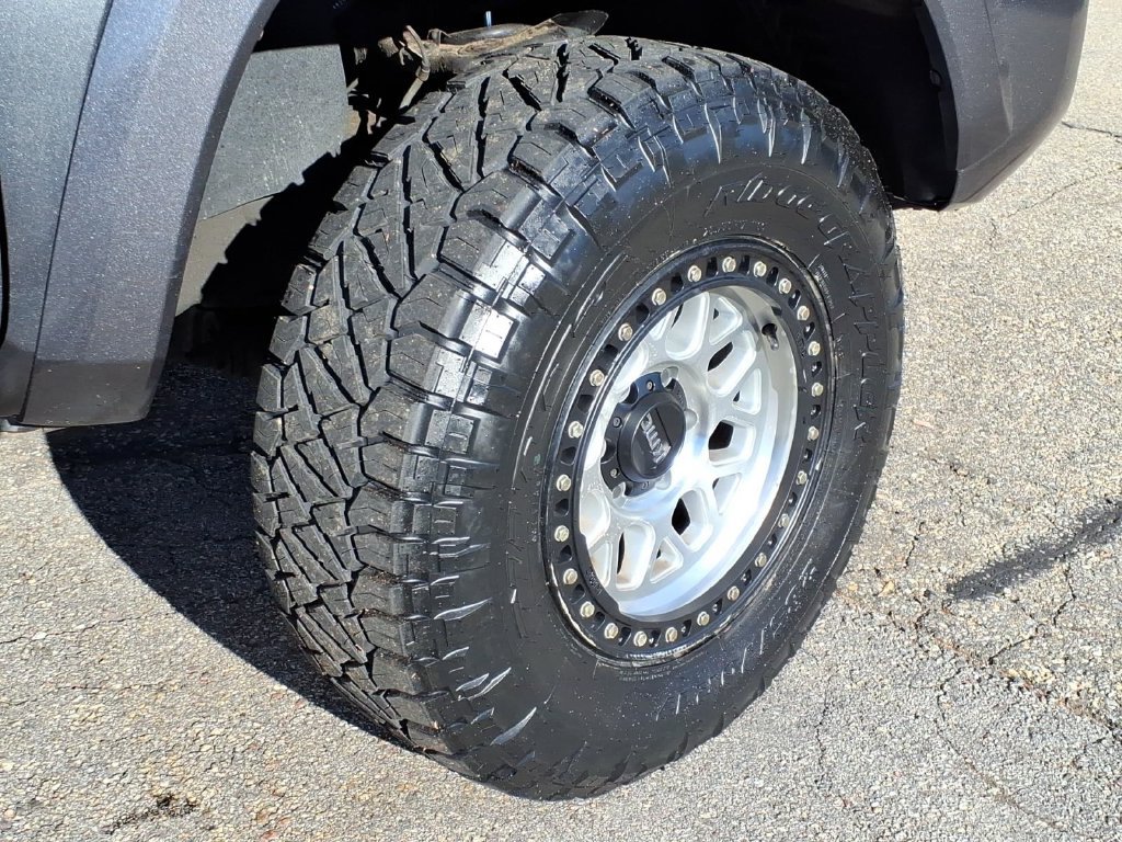 Used 2019 Toyota Tacoma SR5 AWD/4WD image 9