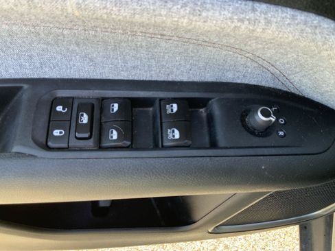 Used 2023 Jeep Compass Latitude AWD/4WD image 19