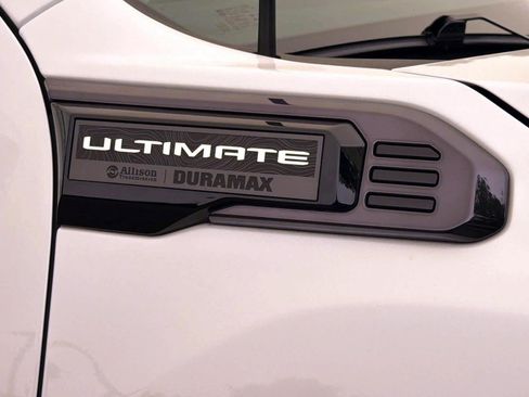 Used 2024 GMC Sierra 3500 Denali Ultimate AWD/4WD image 8